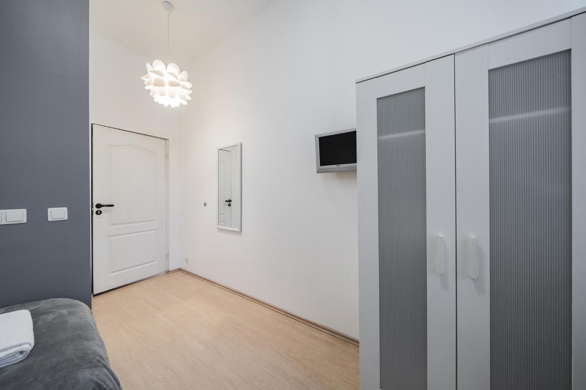 Hales Self Check-In Guest House VNO Szoba fotó
